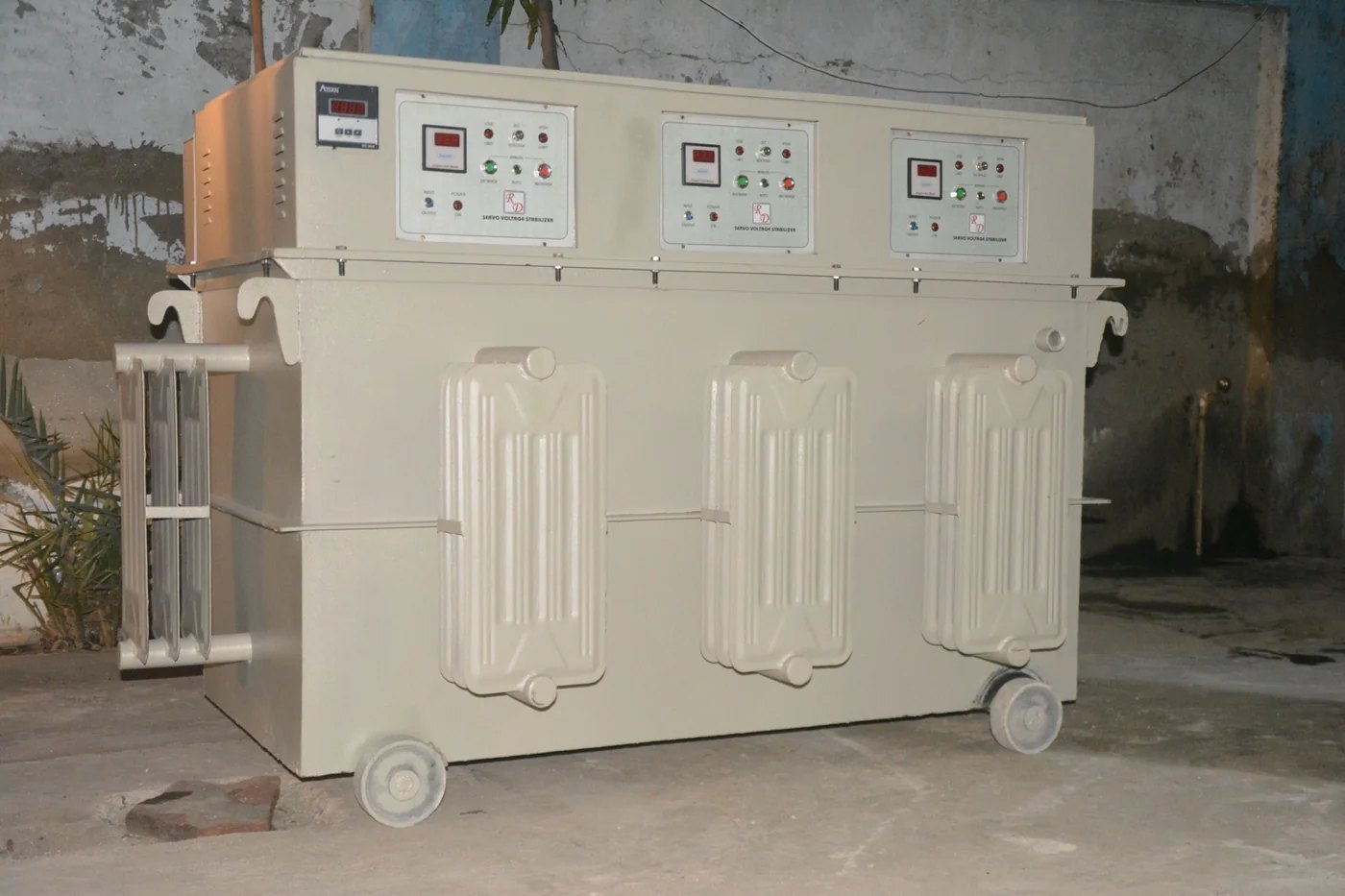 600 kVA SERVOLINK digital stabilizer manufactured in 2006