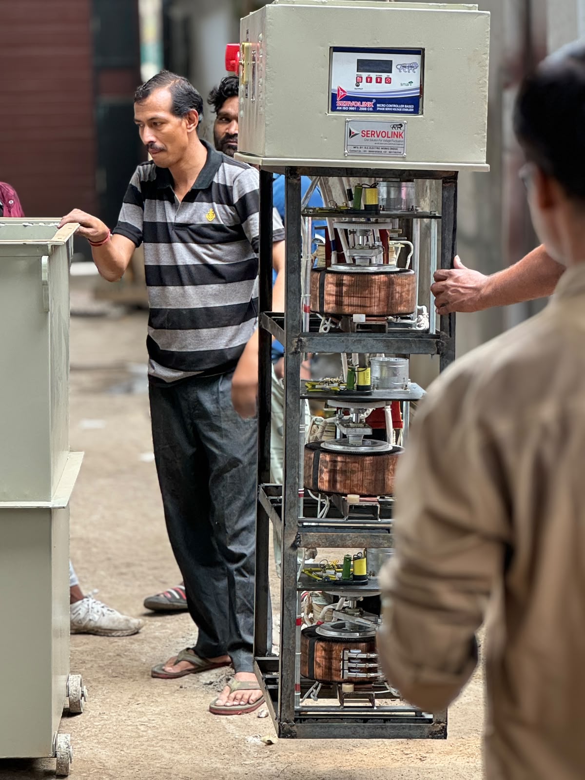 Servo Voltage Stabilizer vs. Static Voltage Stabilizer: Which is Right?